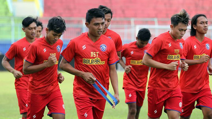 sponsor judi online di jersey arema malang