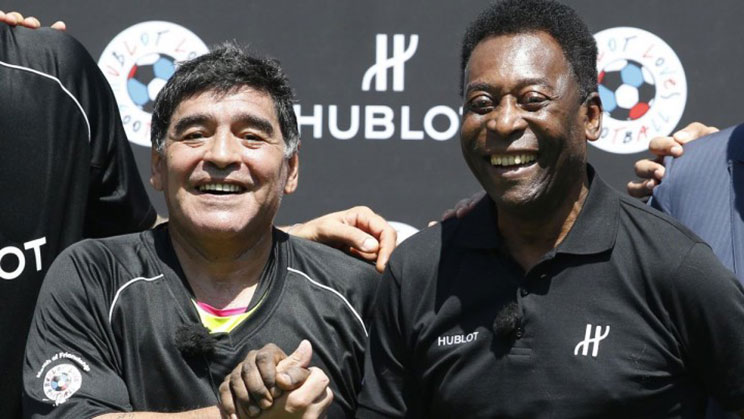 Diego Maradona bersama dengan Pele